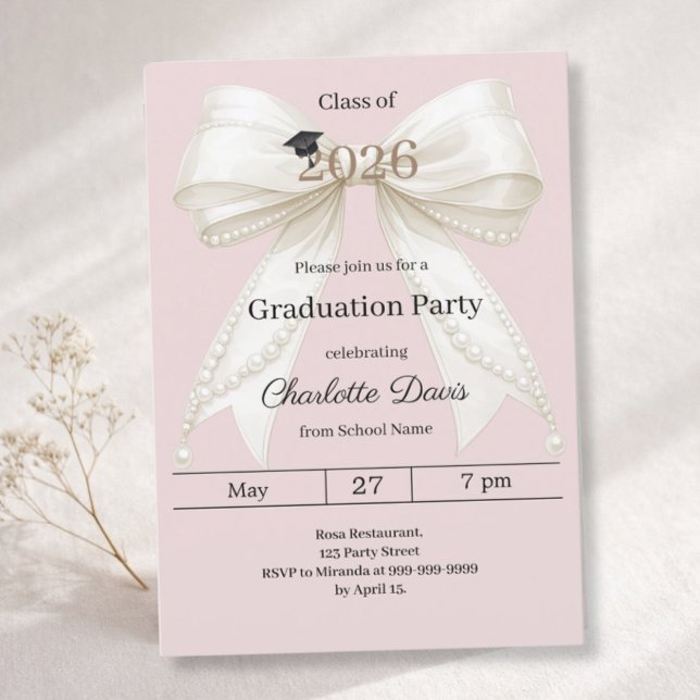 Convite Graduation party ivory bow pink class of 2026 (Criador carregado)