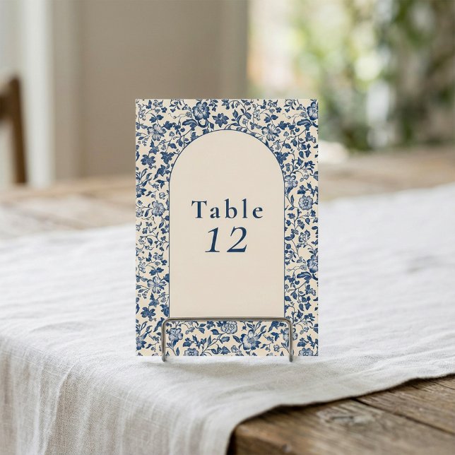 Convite Gráfico de assentos de mesa de arco floral intrinc (Vintage intricate floral arch table seating chart invitation.)