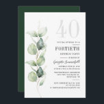 Convite Greeneryptus aniversário de 40 anos<br><div class="desc">Pode ser uma festa surpresa ou outra década especial alcançada. Este convite de festas de aniversário de 40 anos com eucalipto verde design com tipografia popular moderna pode ser facilmente editado para se adequar a qualquer comemoração de aniversário ou aniversário. Você pode alterar o texto, os detalhes do aniversário e...</div>