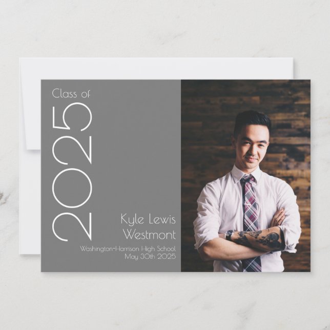 Convite Grey & White School Color Graduation Announcement (Frente)