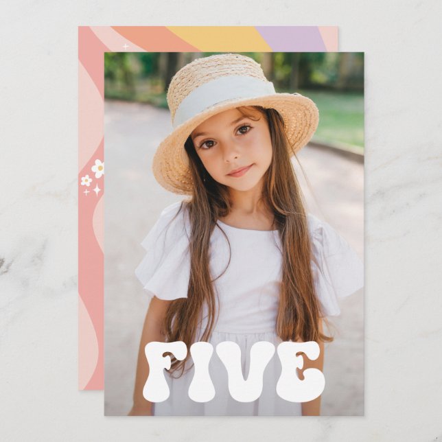 Convite groovy arco-íris 5 é uma foto de margarida retrô d (Frente/Verso)