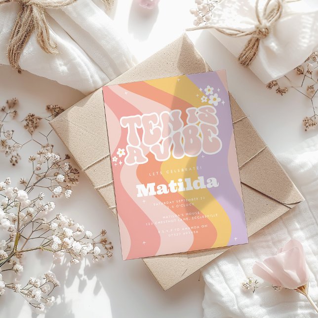 Convite groovy arco-íris dez é uma margarida retrô legal d (Criador carregado)