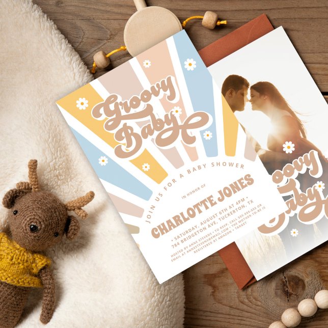 Convite Groovy Baby Pink Retro Daisies Chá de fraldas Foto (Criador carregado)