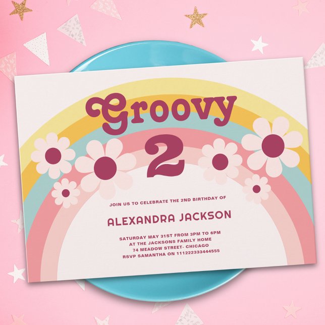 Convite Groovy Dois Daisy Arco-íris Festa de Aniversário d (Groovy 2 pastel daisy rainbow retro 2nd birthday party invitation pink yellow )