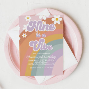 Convite Groovy Nine é uma vibe Retro Arco-íris 9º Aniversá