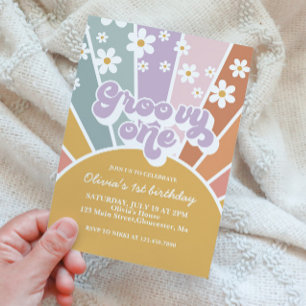 Convite Groovy One Retro Sunshine Rainbow Daisy Invitation