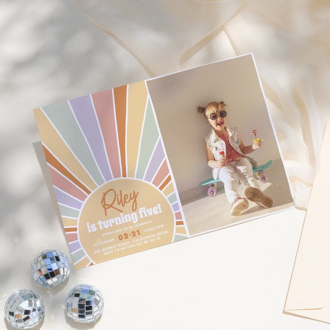 Convite Groovy Sunshine Boho Dália Arco-íris Foto Aniversá (Criador carregado)