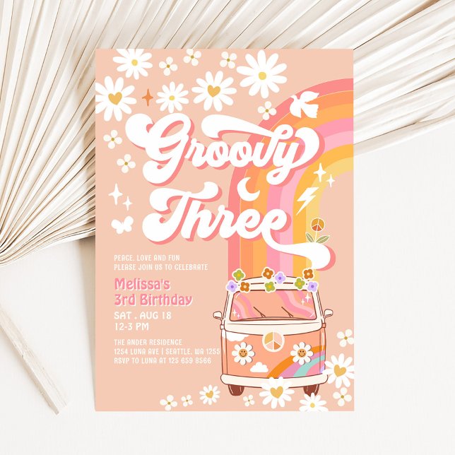 Convite Groovy TRÊS Pink Peach Daisy Hippie Birthday (Criador carregado)