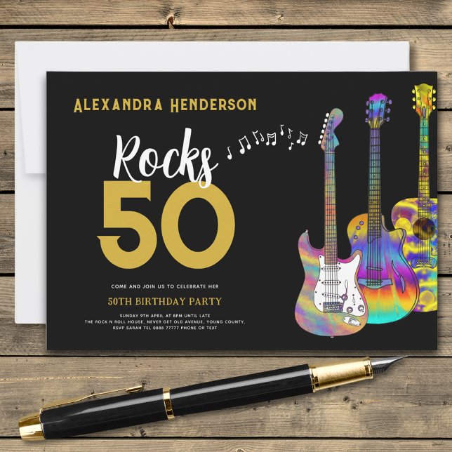Convite Guitar 50 faz 50 anos de festa (Rock and roll black and gold 50th birthday party invitation colorful funky guitars custom name rocks)