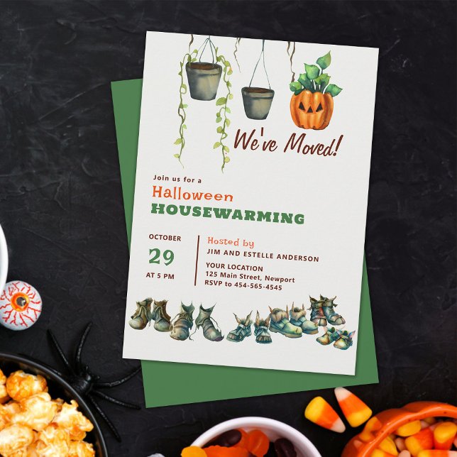 Convite Halloween House Aquecendo Calçados Monstros Planta (Halloween housewarming family party invitation cute fun funny gremlin shoes hanging plants elegant)