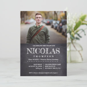 Convite Homem Clássico do Chalkboard Celebra o Formando