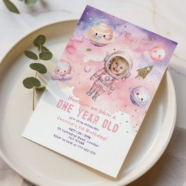 Convite Houston temos uma foto de uma garota rosa de um an