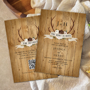 Convite Hunt está sobre o Rustic Antlers Casando Código QR