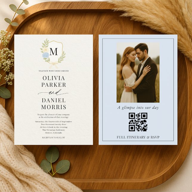 Convite Hydrangea Crest Monogram Photo QR Code Wedding (Criador carregado)