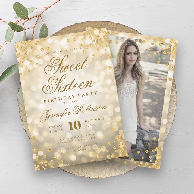 Convite Iluminação Dourada Elegante Glam Confetti Foto Swe (Elegant Gold Lights Glam Confetti Photo Sweet 16 Invitation)