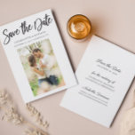 Convite Imagem branca branca preta simples de orçamento Gu<br><div class="desc">Este simples cartão de salvamento preto-e-branco será a forma perfeita de anunciar seu próximo casamento. Adicione uma foto e personalize o texto na parte frontal e traseira da placa para criar sua própria data de salvamento exclusiva.</div>