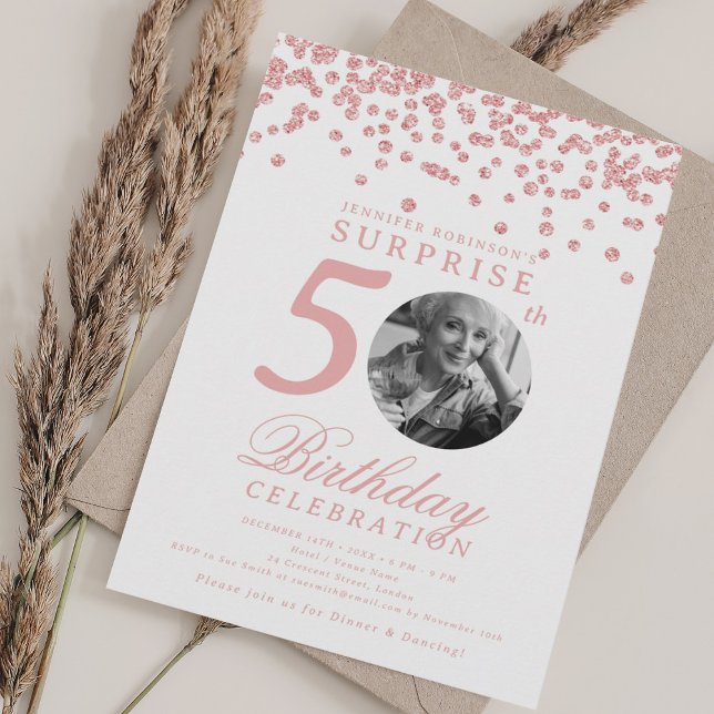 Convite Imagem SURPRESA 50º Rosa de aniversário Confetti D (SURPRISE Photo 50th Birthday Rose Gold Confetti Invitation)