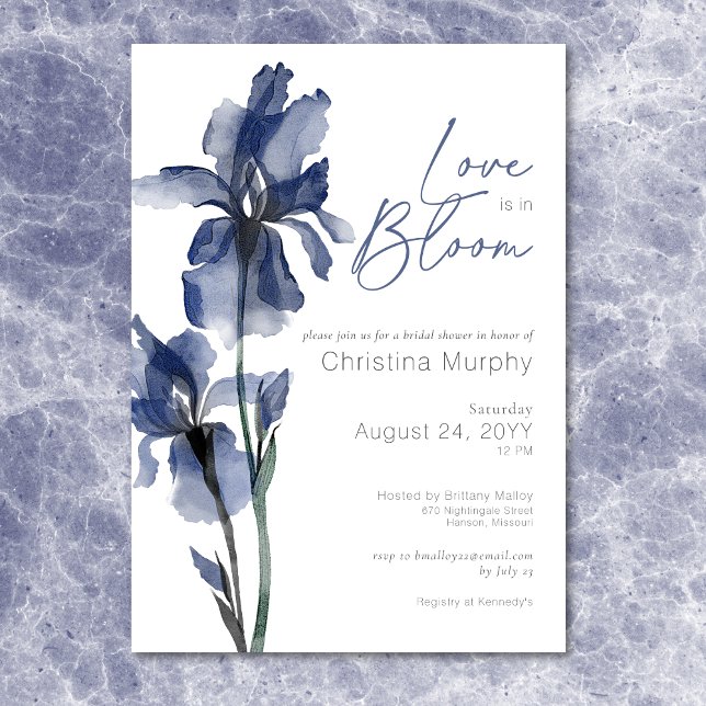 Convite Íris Azul Moderno Adoram Chá de panela De Sangue (Modern Blue Iris Love In Bloom Bridal Shower Invitation)