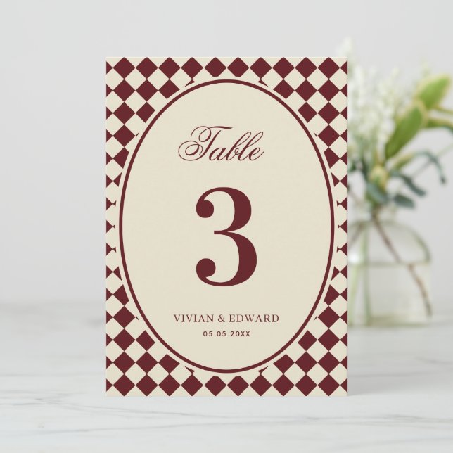 Convite Ivory & Burgundy Checkered Wedding Table Number (Em pé/Frente)