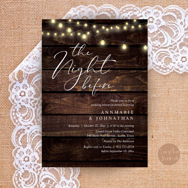 Convite Jantar de Ensaios de Casamento Romântico da Noite  (The Night Before Romantic Wedding Rehearsal Dinner Invitation Card in String Lights Brown Wood)