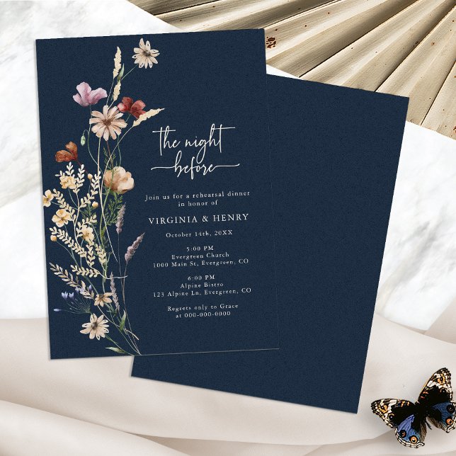 Convite Jantar de Ensaios Elegante Azul Marinho (Navy Blue Boho Wildflower Elegant Rehearsal Dinner Invitation by Painted Paperie
)