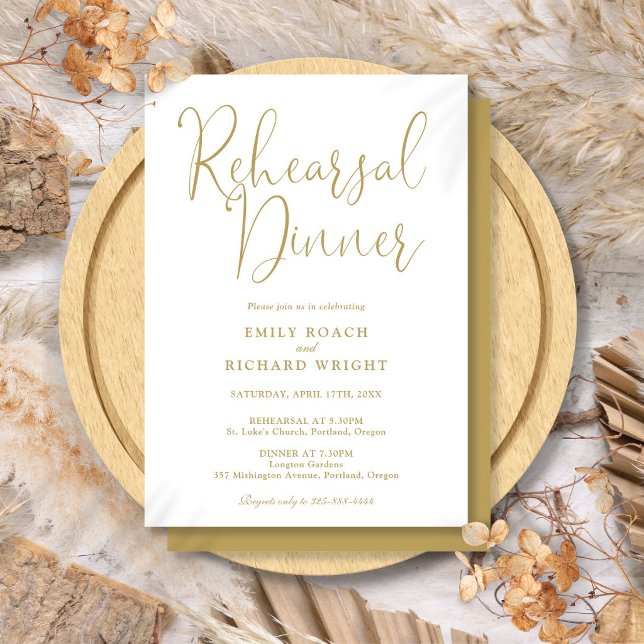 Convite Jantar de Ensaios Elegante Moderno Chique Dourado  (Elegant Modern Chic Gold Script Rehearsal Dinner Invitation)