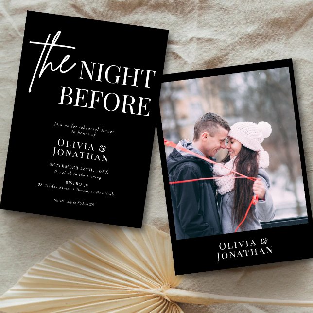 Convite Jantar de Rehearsal de Foto em Preto e Branco Mode (Modern black and white photo rehearsal dinner invitation sets a sleek tone for your gathering.)
