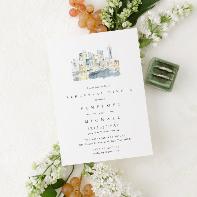 Convite Janto de Ensaio de Aquarela com Linha do Céu Nova  (Watercolor New York City Skyline wedding rehearsal dinner invitation.)