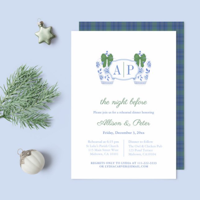 Convite Janto de Ensaio de Casamento de Natal de Chinoiser (Christmas Chinoiserie Monogram Wedding Rehearsal and Dinner invitation with blue green tartan backer)