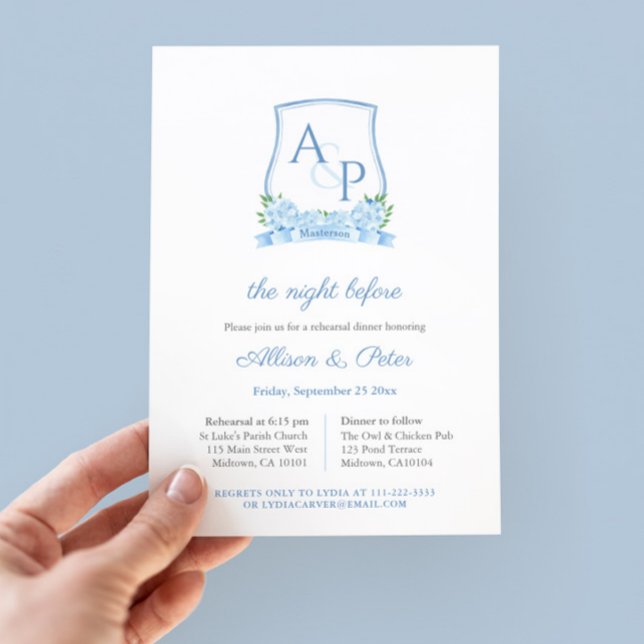 Convite Janto de Ensaio de Casamento de Peste Branca Elega (Timeless blue and white watercolor hydrangea monogram wedding crest wedding rehearsal dinner invite)