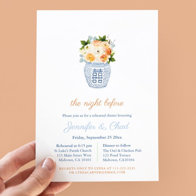 Convite Janto de ensaio de Chinoiserie casamento outono (Fall Flowers In Chinoiserie Vase Wedding Rehearsal And Dinner Invitation In Navy Blue & Burnt Orange)