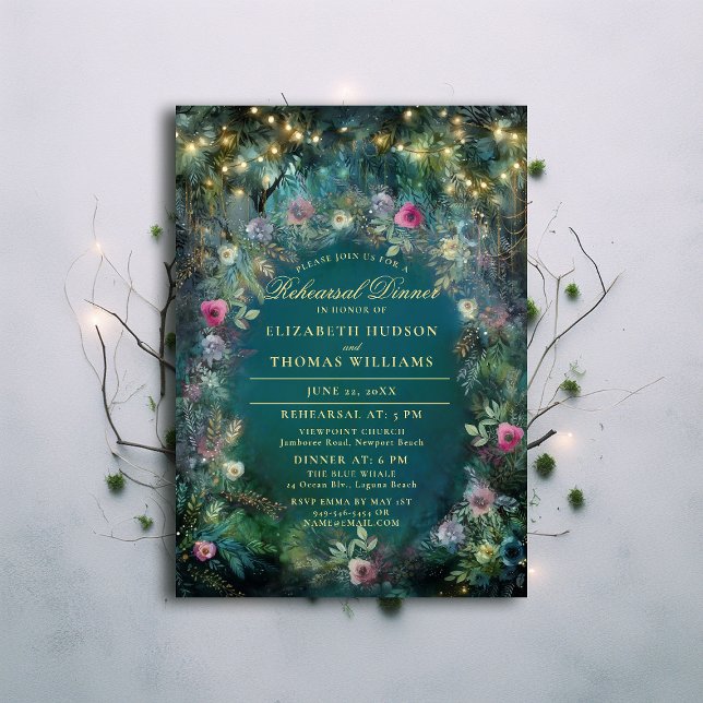 Convite Janto de ensaio de Rosas florestais entonados (enchanted forest rehearsal dinner invite magic fairy tale woodland roses gold emerald green script)
