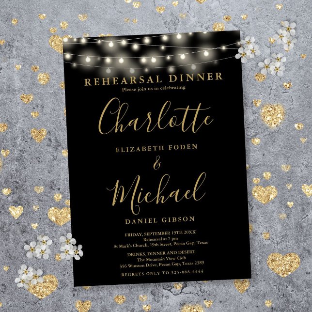 Convite Janto de Ensaio de Script Dourado Preto das Luzes  (String Lights Black Gold Script Rehearsal Dinner Invitation)