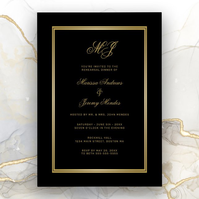 Convite Janto de ensaio do Monograma Dourado Elegante (Elegant Black and Gold Wedding Reshearsal Invitation)