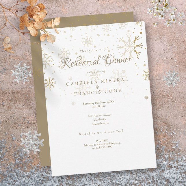 Convite Janto de Ensaio Dourado com Flocos de Neve (Gold Snowflakes Rehearsal Dinner Invitation)