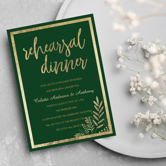 Convite Janto de ensaio floral de ouro verde florestal ele (Elegant forest green gold floral Rehearsal Dinner)