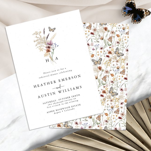 Convite Janto de Ensaio Floral Monogramas Boho (Monogrammed Boho Floral Rehearsal Dinner Invitation with Butterfly by Painted Paperie
)