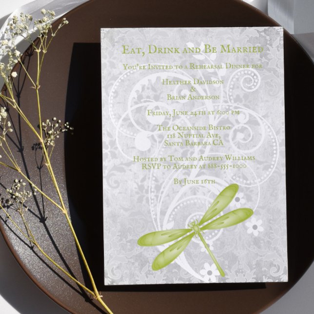 Convite Janto de Ensaios de Casamento de Dragonfly Verde C (Green Dragonfly Wedding Rehearsal Dinner Invitation)