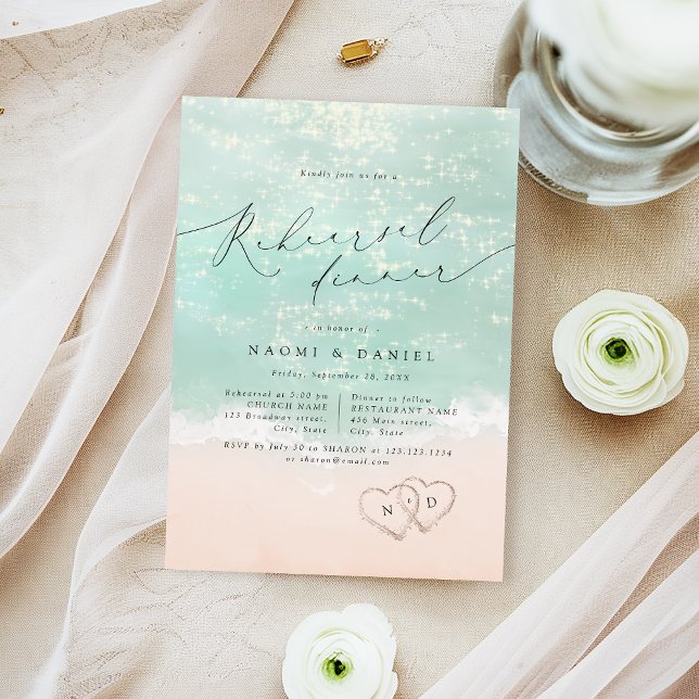 Convite Janto de Ensaios de Praia do Sand Hearts de Script (Modern Script Sand Hearts Beach Rehearsal Dinner Invitation)