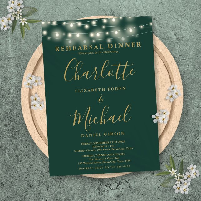 Convite Janto de Ensaios de Script Dourado Verde à Luz das (String Lights Green Gold Script Rehearsal Dinner Invitation)
