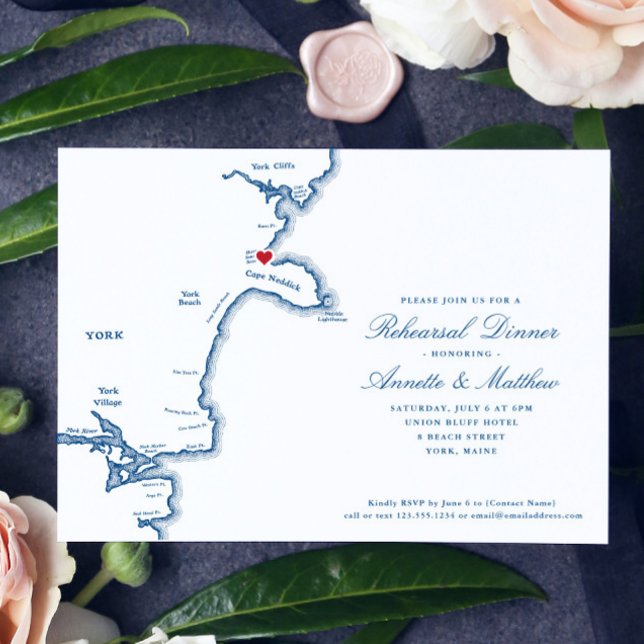 Convite Janto Elegante de Ensaios de Marinhos do Mapa do M (These York Beach, Maine Rehearsal Dinner invitations feature an elegant navy blue map of Maine)