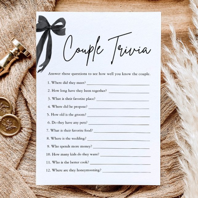 Convite Jogo de Trivia de Casal com Laço Preto para Chá de (Black Bow Couple Trivia Bridal Shower Game)