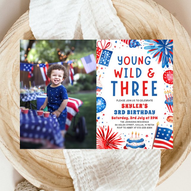 Convite Jovem Selvagem e Três Festa de aniversário de 3 an (Watercolor Patriotic Fireworks Young Wild and Three 4th July 3rd Birthday Party Invitation)