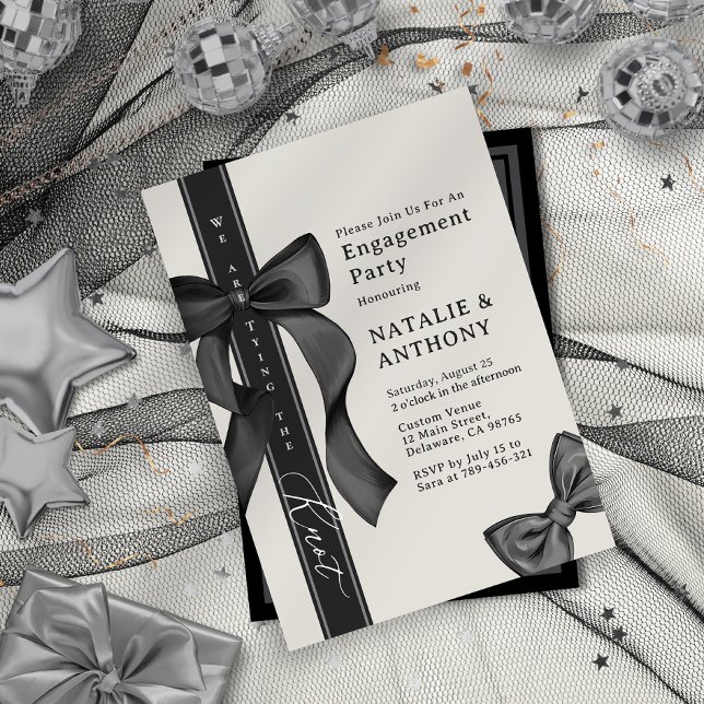 Convite Lacre de Gravata Coquette Nós Estamos Casando Noiv (Coquette Bow Tie We Are Tying The Knot Engagement Invitation)