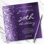 Convite Lavanda De Folha De Violeta Escura Da aniversário<br><div class="desc">Crie seus próprios convites de aniversário personalizáveis para aniversário de 30 anos glamouroso. À esquerda está um gráfico violeta violeta violeta roxa de papel. À direita está uma banda de brilho púrpura lavanda pálida e suja com gráficos de arte digital brilhando. Todo brilho e brilho luxuosos é criado com gráficos...</div>
