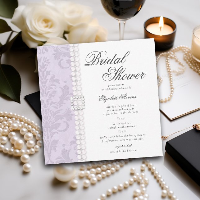 Convite Lavanda Elegante de Chá de panela de pinças de ren (lace and pearls bridal shower invitation lavender lilac purple white black elegant formal classic)