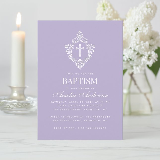 Convite Lavender Baptism Cross Floral Crest Elegant Purple (Criador carregado)