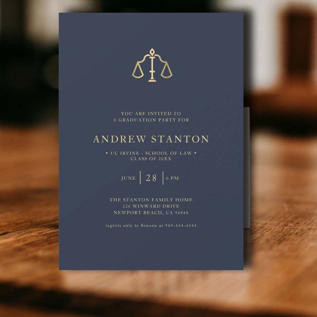Convite Licenciatura na Faculdade de Direito Escala o Mari (law school graduation party invitation gold scales of justice navy elegant modern classic)