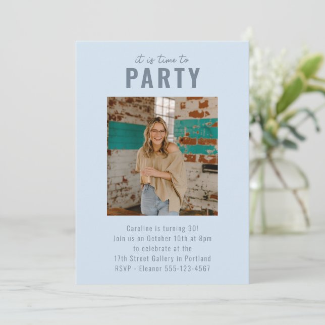 Convite Light Blue Bold Photo Milestone Birthday Party (Em pé/Frente)