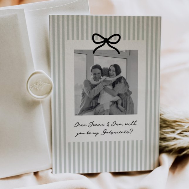 Convite Listras Verde Sage Proposta de Padrinhos (Zazzle Sage Green Stripes Godparents Proposal Invitation)